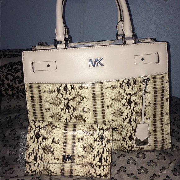Brand new Michael Kors Purse and wallet set - Picture 2 of 8